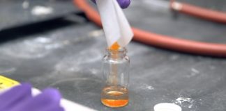 Radical polymer could conduct electricity for transparent electronics
