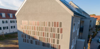 Thermal insulation composite system with integrated photovoltaics